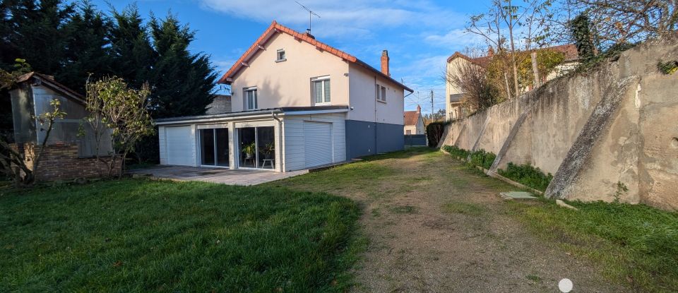 House 7 rooms of 160 m² in Montluçon (03100)