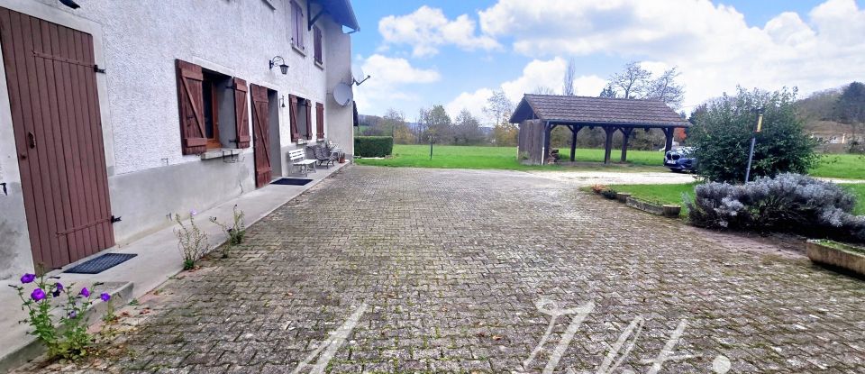 Maison de campagne 8 pièces de 236 m² à Saint-Victor-de-Cessieu (38110)