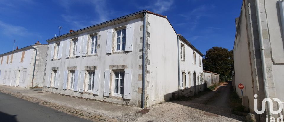 Town house 8 rooms of 295 m² in Nieul-sur-Mer (17137)