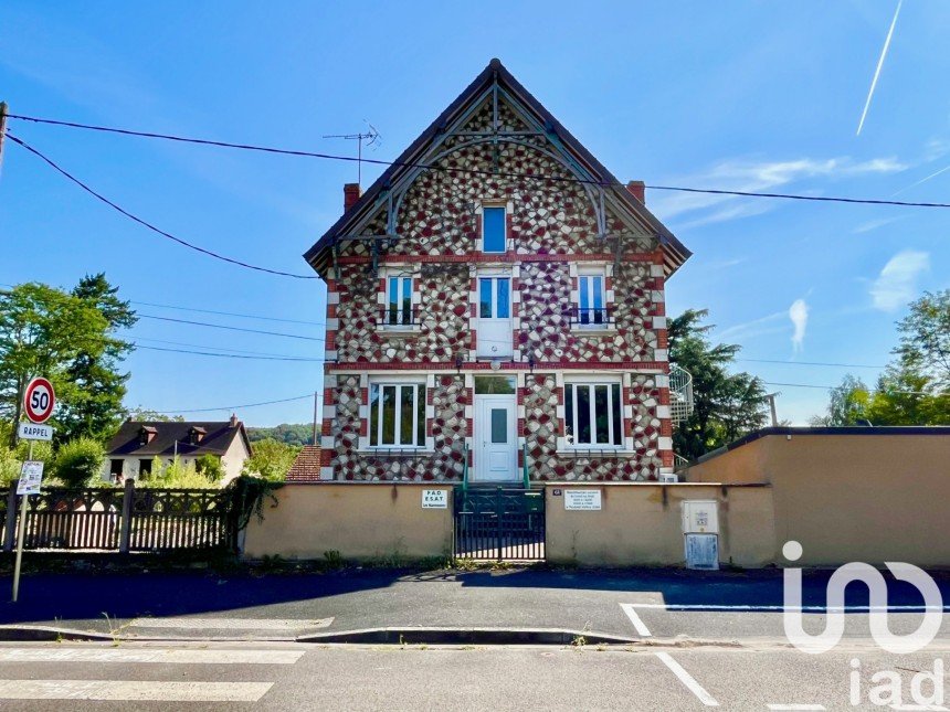 House 12 rooms of 206 m² in Saint-Gaultier (36800)