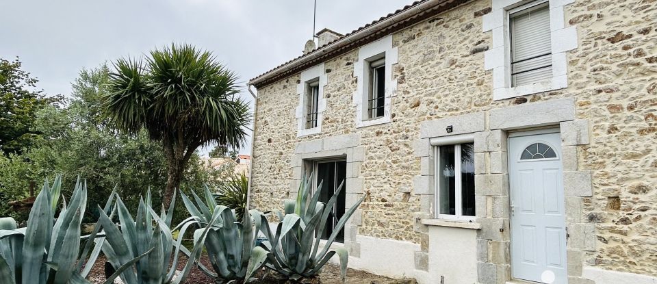 House 6 rooms of 180 m² in Dompierre-sur-Yon (85170)