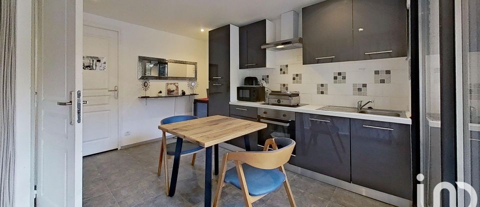 Maison 7 pièces de 167 m² à LES ISSAMBRES (83380)