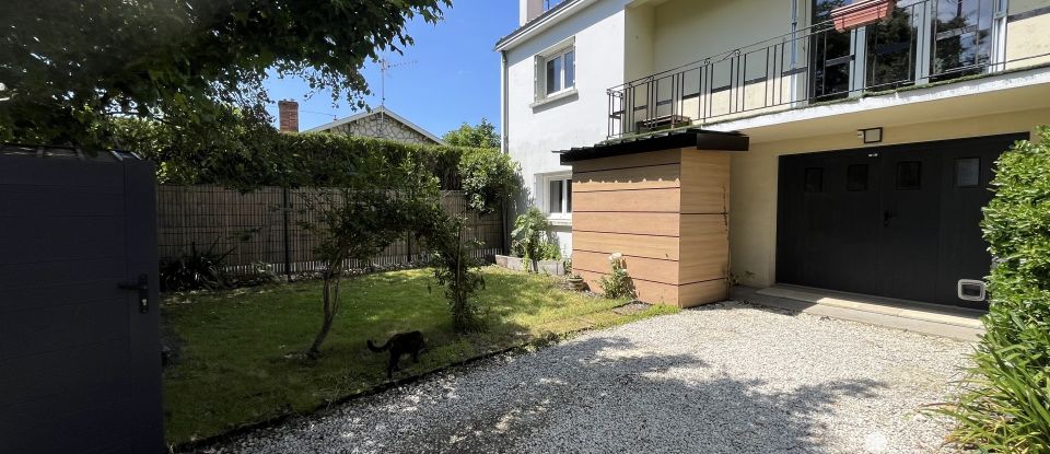 House 8 rooms of 115 m² in Aytré (17440)