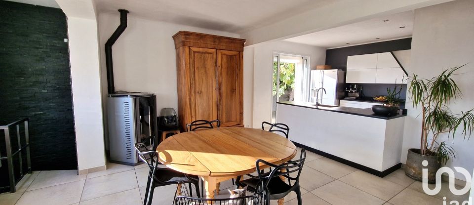 Traditional house 4 rooms of 125 m² in Ollioules (83190)