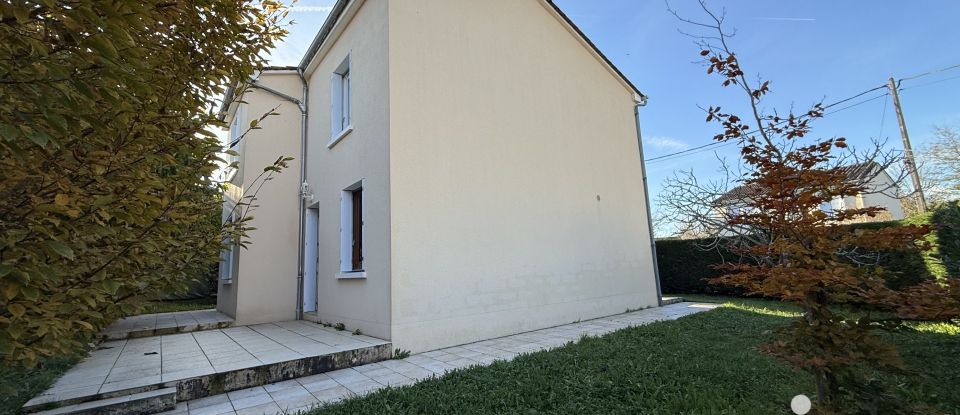 House 7 rooms of 90 m² in Varennes (24150)