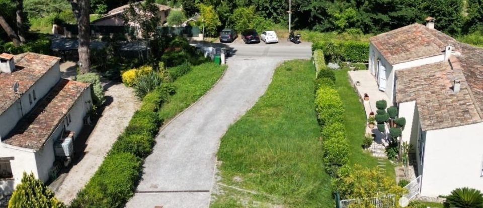 Land of 1,630 m² in Saint-Paul-de-Vence (06570)