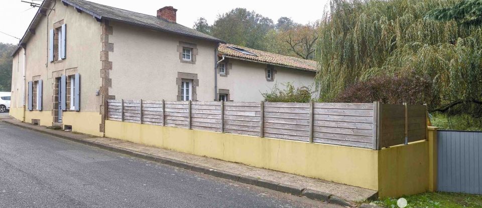 Longère 11 pièces de 199 m² à Maulévrier (49360)