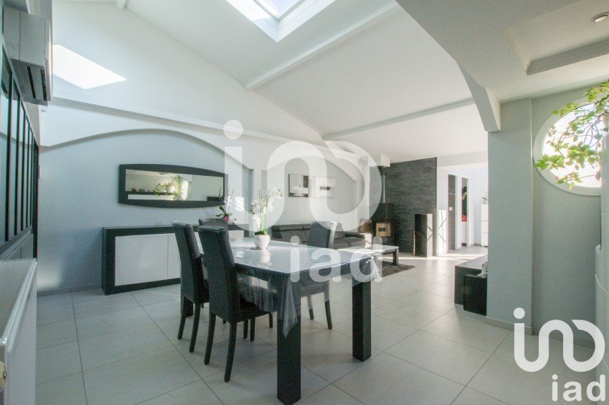 House 4 rooms of 86 m² in Ozoir-la-Ferrière (77330)