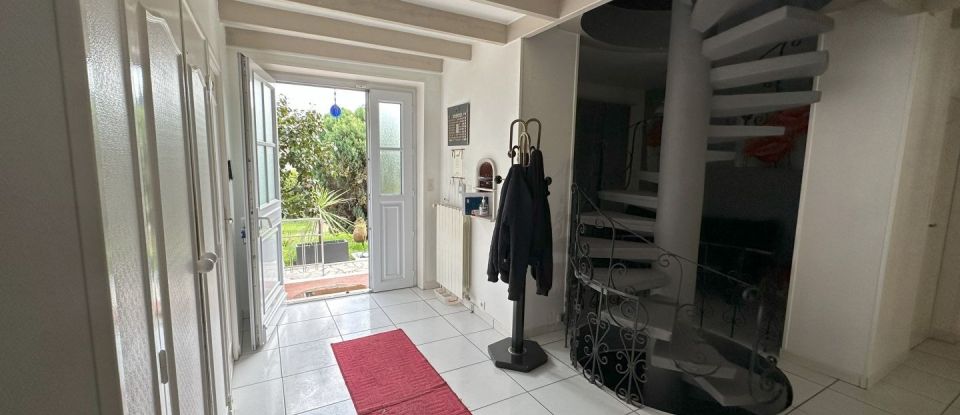 Maison 7 pièces de 211 m² à Floirac (33270)