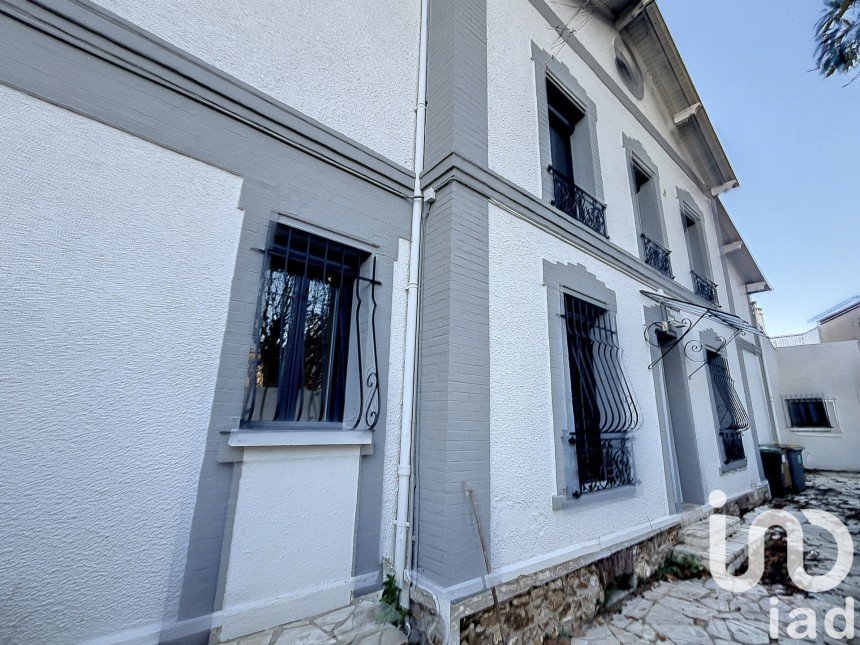 Traditional house 9 rooms of 220 m² in Eaubonne (95600)