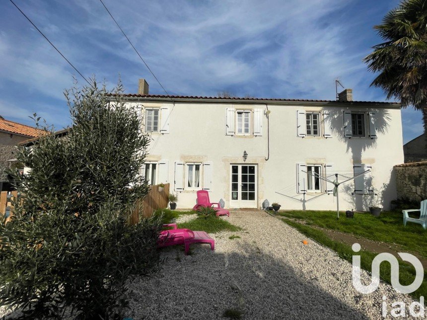 Village house 7 rooms of 145 m² in Vérines (17540)