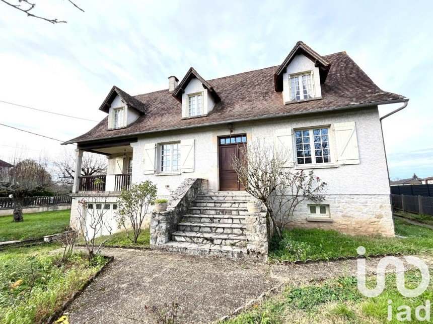 Maison traditionnelle 6 pièces de 154 m² à Bretenoux (46130)