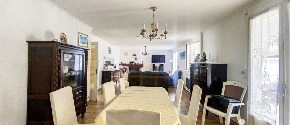 Traditional house 7 rooms of 151 m² in Gujan-Mestras (33470)