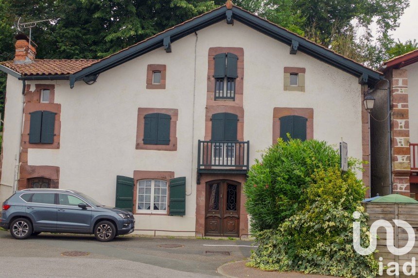 Maison de village 8 pièces de 197 m² à Uhart-Cize (64220)