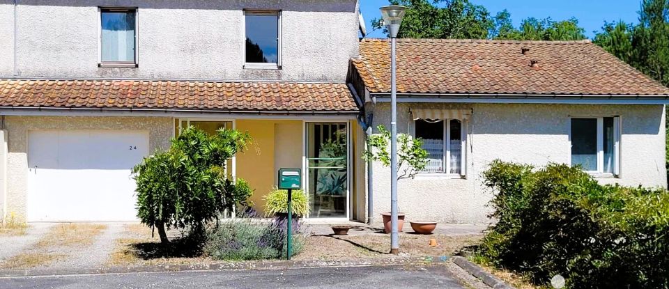 House 5 rooms of 120 m² in Étauliers (33820)