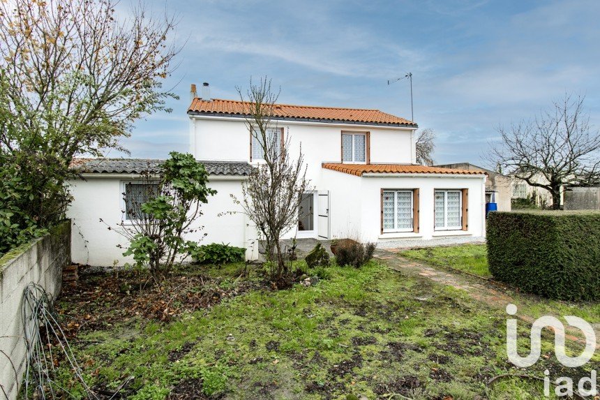 Traditional house 5 rooms of 99 m² in Les Brouzils (85260)