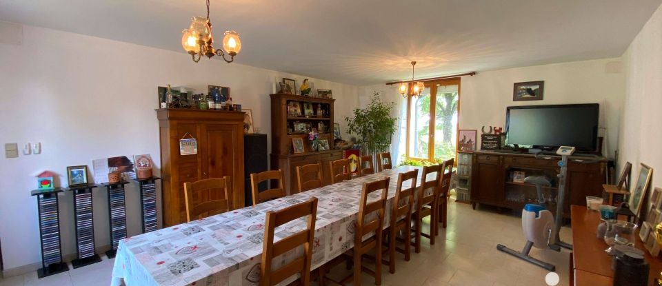 Farm 7 rooms of 182 m² in Le Vigeant (86150)