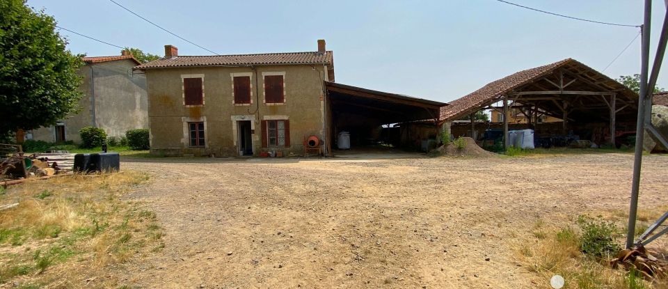 Farm 7 rooms of 182 m² in Le Vigeant (86150)