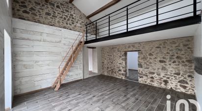 Maison 5 pièces de 120 m² à Louin (79600)