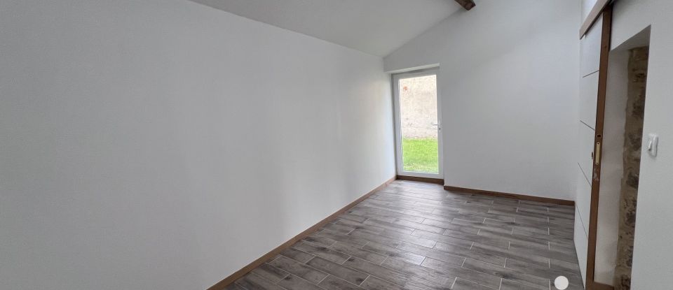 Maison 5 pièces de 120 m² à Louin (79600)