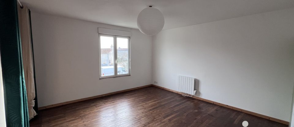 Maison 5 pièces de 120 m² à Louin (79600)