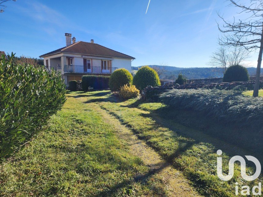 Maison 4 pièces de 140 m² à Saint-Pal-de-Mons (43620)