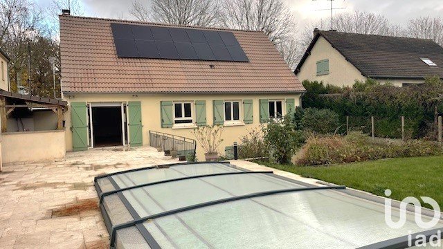 Maison traditionnelle 8 pièces de 175 m² à Saint-Fargeau-Ponthierry (77310)