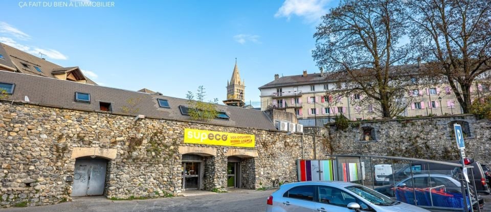 Murs commerciaux de 2 000 m² à Embrun (05200)