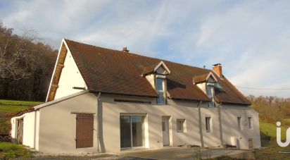 Maison traditionnelle 9 pièces de 130 m² à Les Guerreaux (71160)