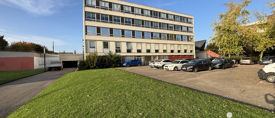 Building in Val-de-Reuil (27100) of 1,374 m²