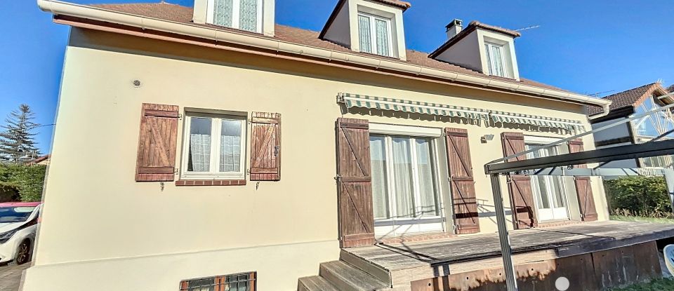 Maison traditionnelle 9 pièces de 172 m² à Saint-Prix (95390)