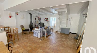 Traditional house 5 rooms of 115 m² in Loix (17111)