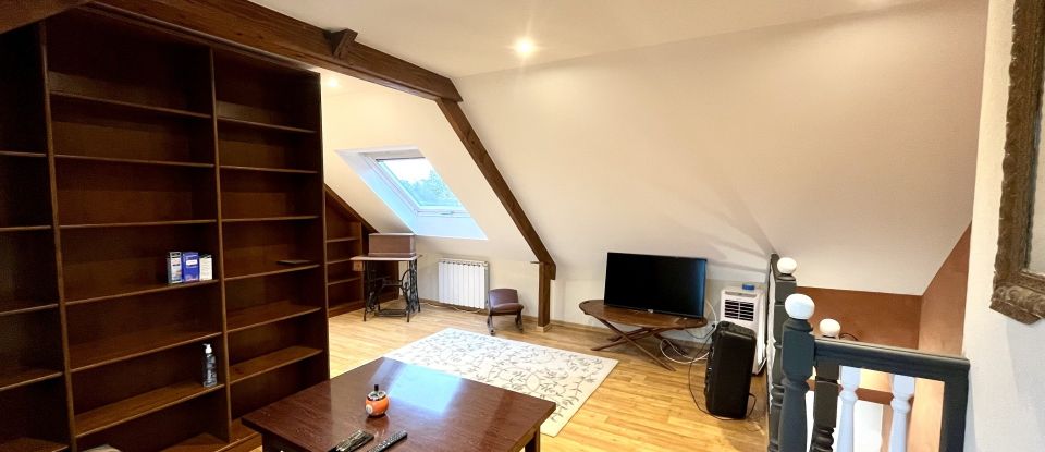 House 7 rooms of 130 m² in Saint-Planchers (50400)