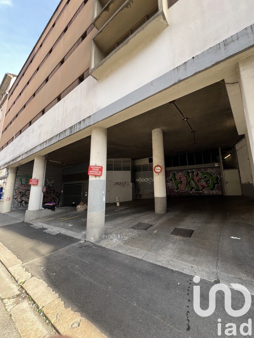 Parking/garage/box de 32 m² à Grenoble (38000)