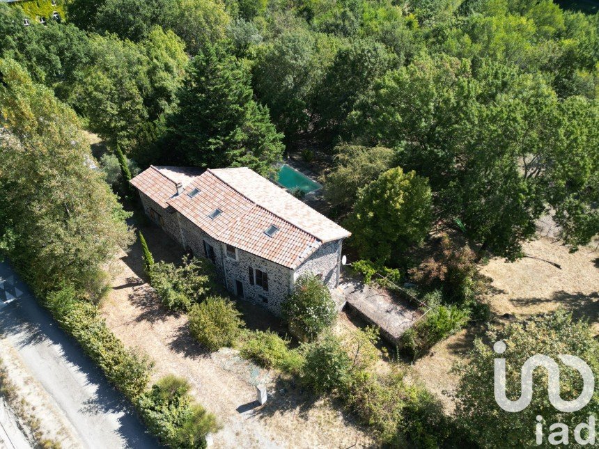 Maison de campagne 8 pièces de 236 m² à Lussas (07170)