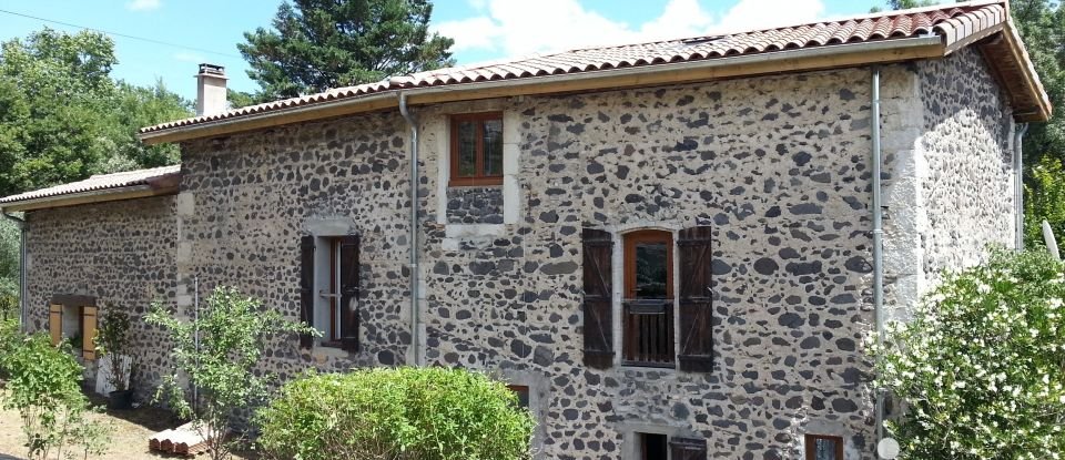 Maison de campagne 8 pièces de 236 m² à Lussas (07170)