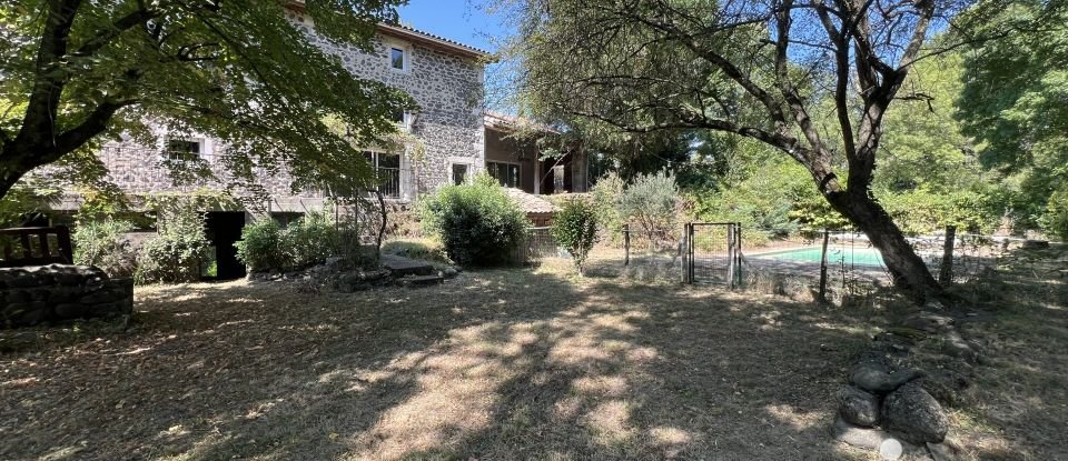 Maison de campagne 8 pièces de 236 m² à Lussas (07170)