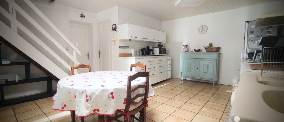 Village house 5 rooms of 126 m² in Saint-Pierre-d'Eyraud (24130)