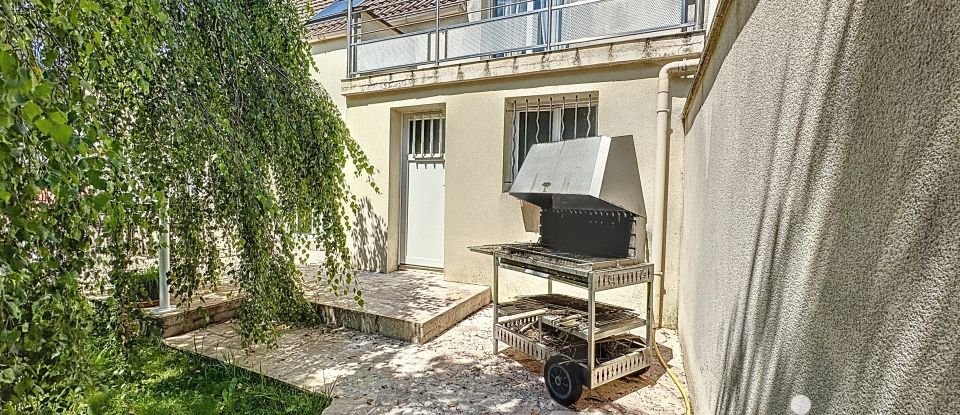 Maison traditionnelle 6 pièces de 120 m² à Ozoir-la-Ferrière (77330)