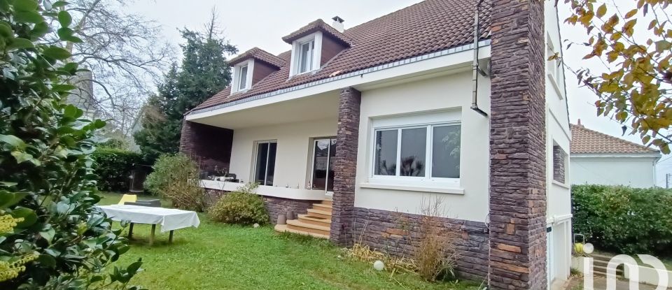 Maison traditionnelle 7 pièces de 175 m² à Orvault (44700)