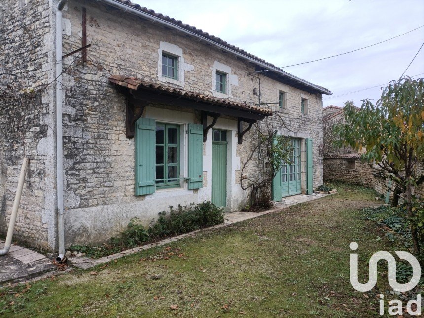 Traditional house 4 rooms of 113 m² in Lorigné (79190)