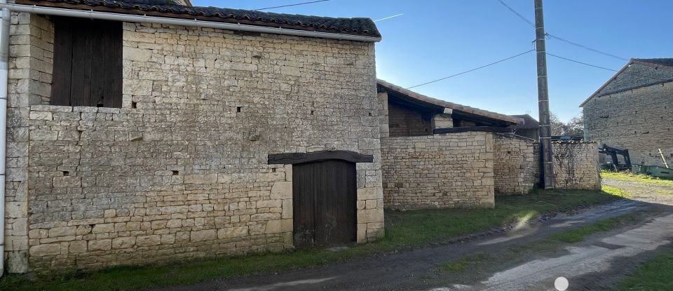 Traditional house 4 rooms of 113 m² in Lorigné (79190)