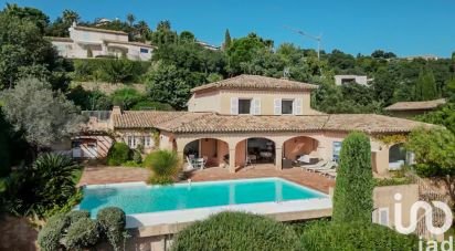 Maison traditionnelle 8 pièces de 235 m² à Sainte-Maxime (83120)