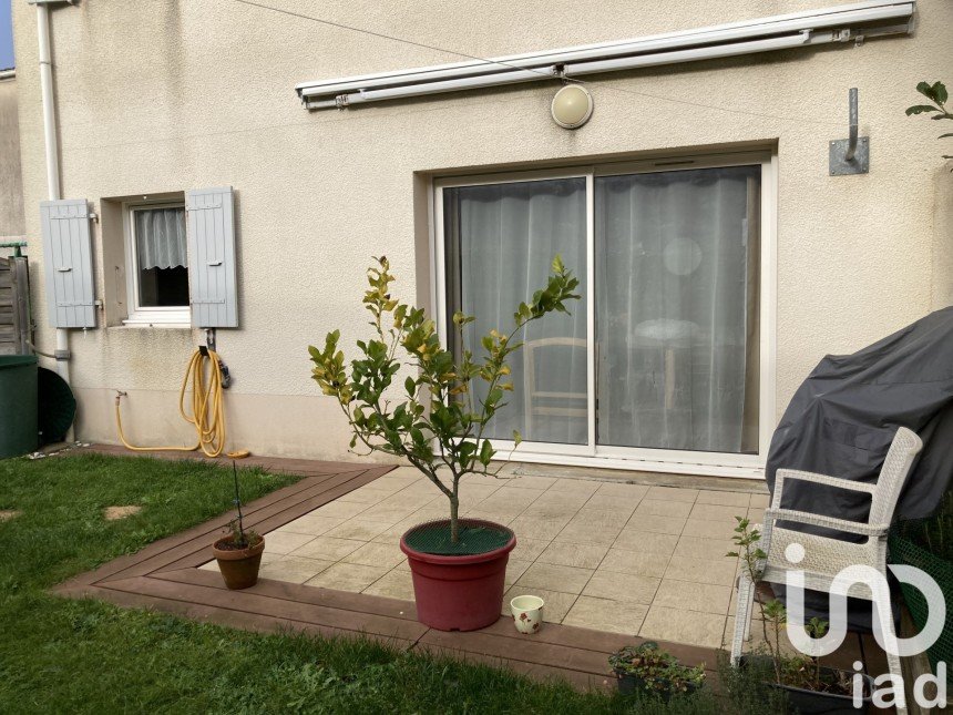 House 4 rooms of 85 m² in Échillais (17620)