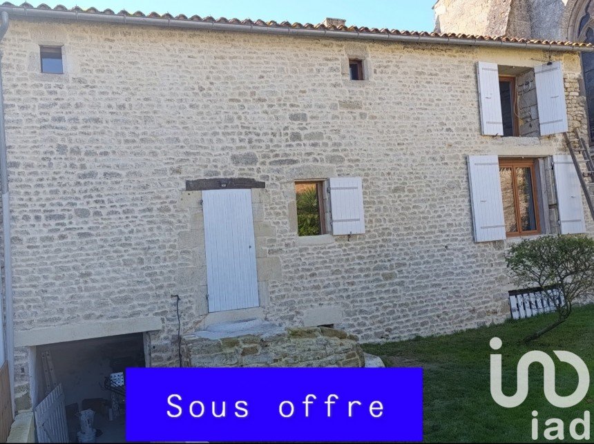 House 4 rooms of 60 m² in Genouillé (17430)