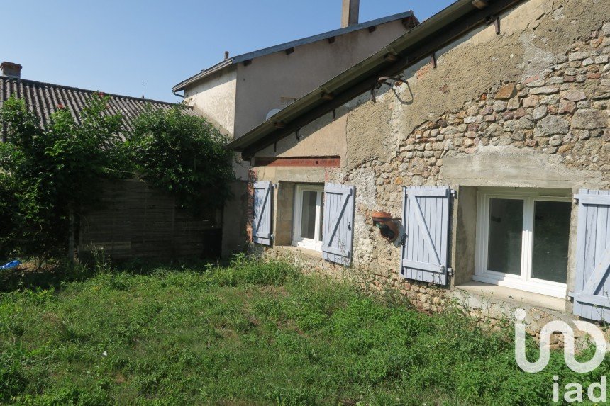 Maison de village 5 pièces de 91 m² à Lathus-Saint-Rémy (86390)