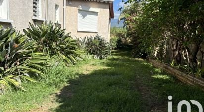 House 6 rooms of 201 m² in Saint-Pierre (97432)