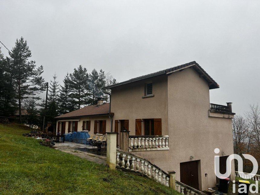 Maison traditionnelle 8 pièces de 180 m² à Martignat (01100)