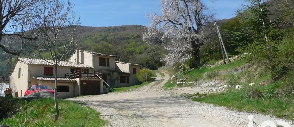 Country house 12 rooms of 222 m² in Charens (26310)