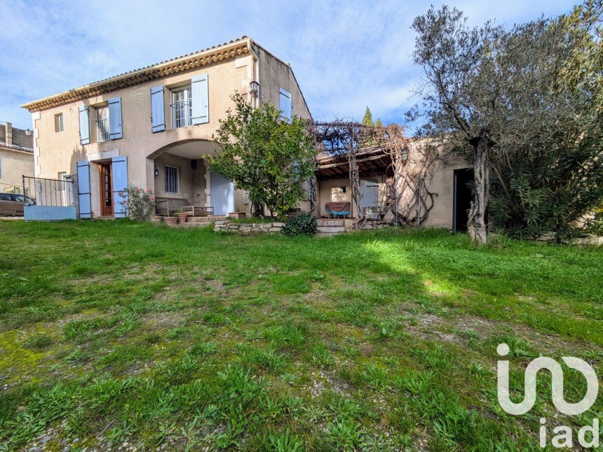 Traditional house 4 rooms of 120 m² in Saint-Rémy-de-Provence (13210)